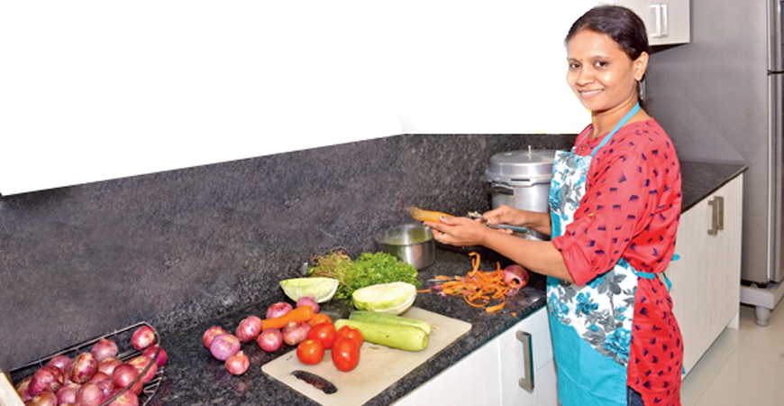 domestic cooks in mumbai | home cooks in mumbai | indian cook in mumbai | cooking maid in mumbai